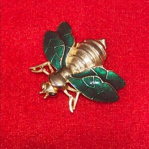 Vintage Gold and Green Insect Brooch w/one black enamel eye.